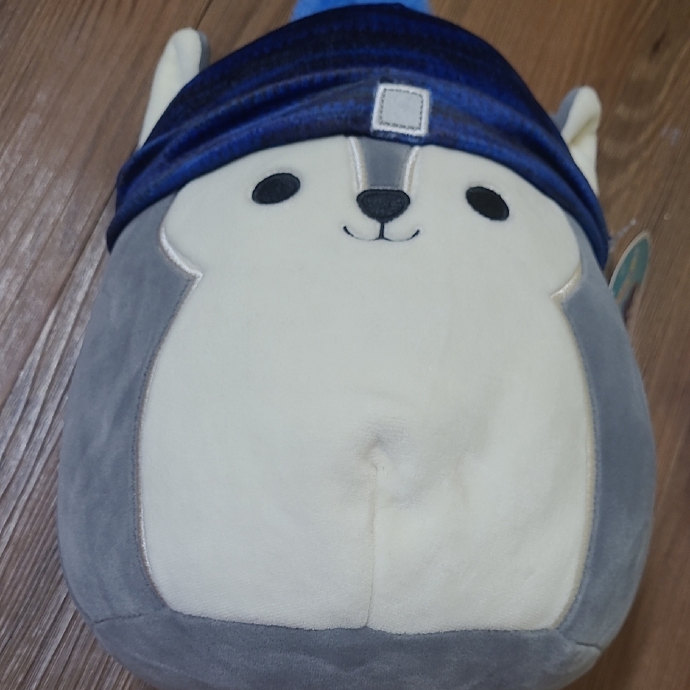 Squishmallows Cream and Gray Husky with Blue‎ Hat new.